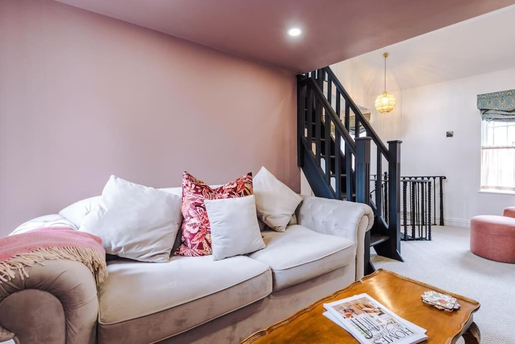 Rustic Near Shops & Terrace Holiday home *