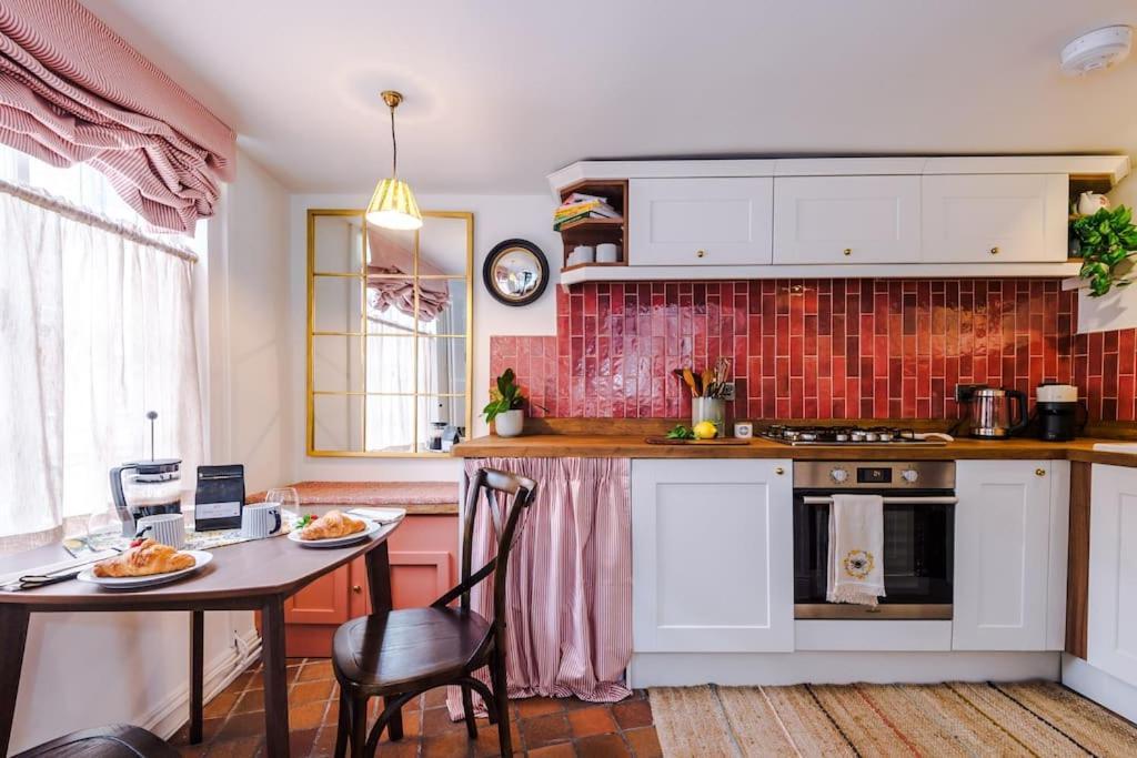 Rustic Near Shops & Terrace Holiday home *