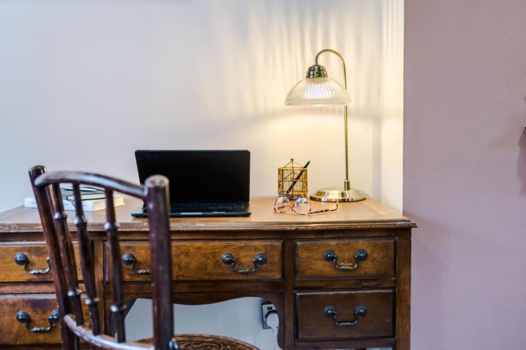 Rustic Near Shops & Terrace Holiday home Chester