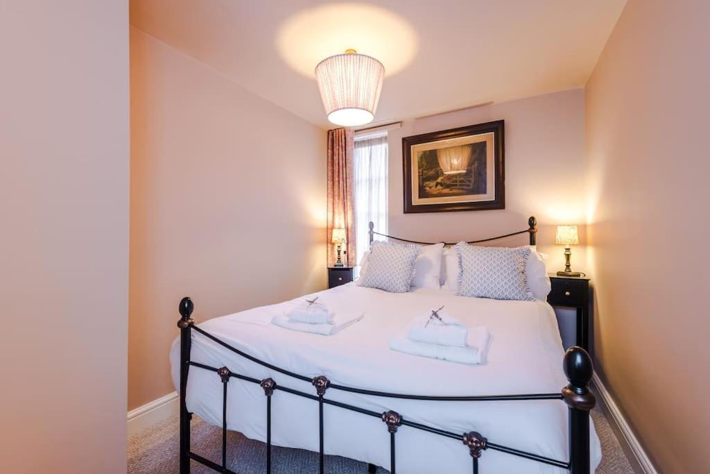 Rustic Near Shops & Terrace Holiday home *