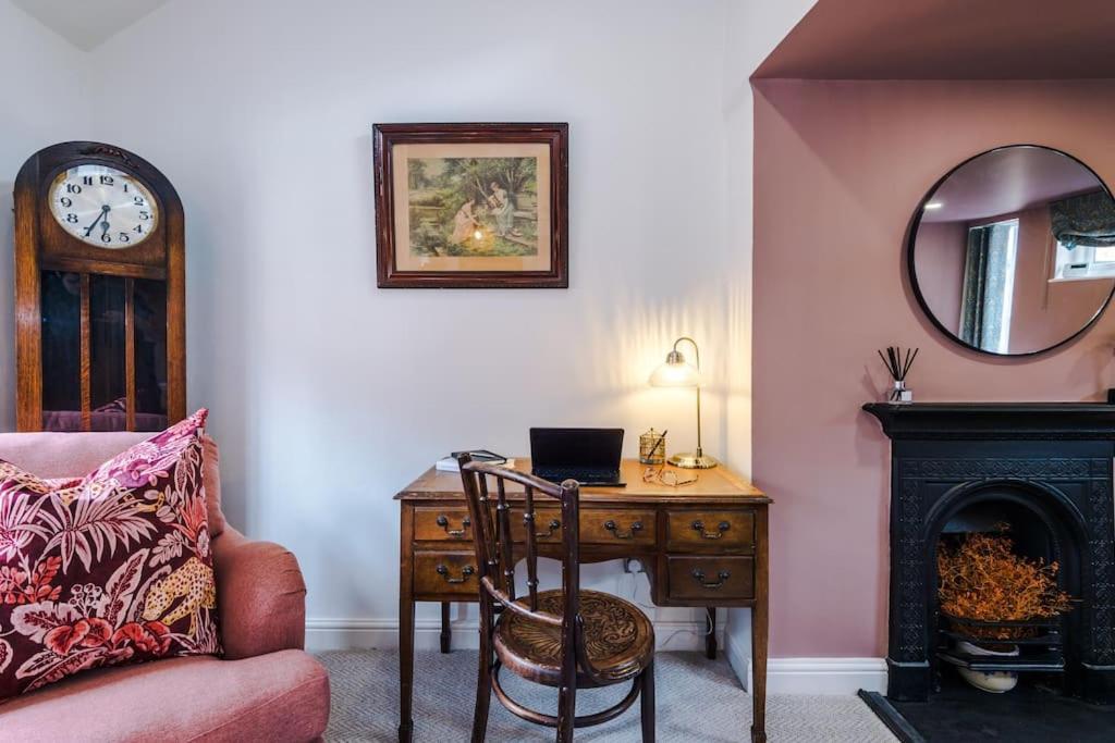 Rustic Near Shops & Terrace Holiday home *