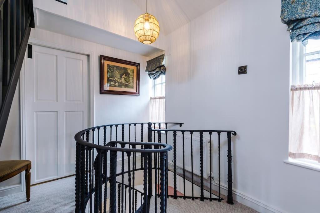Rustic Near Shops & Terrace Holiday home Chester