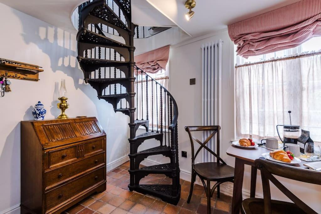 Rustic Near Shops & Terrace Holiday home